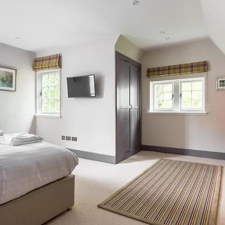 Amazing Penthouse, Stunning Views, Castle 2 Mins Apartment *
