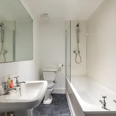 Duke St Apartment