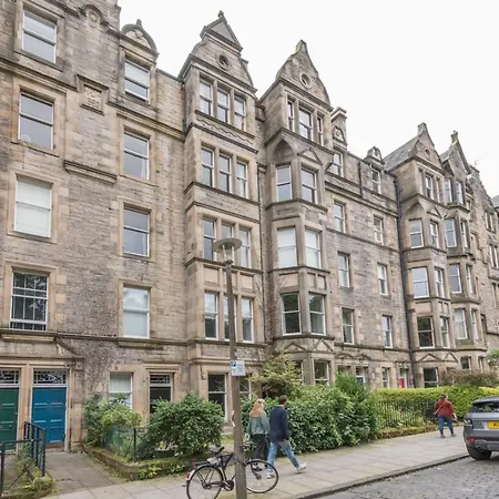 3 Bed Overlooking Meadows Park Appartement