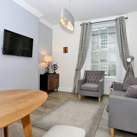 Modern For 4 In Vibrant New Town