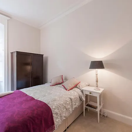 Arden Street Apartment *