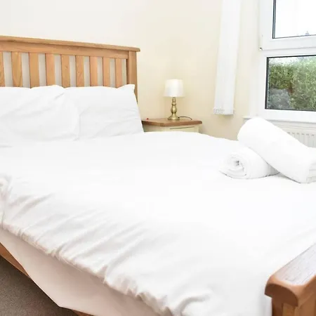 Bright 2br Flat Close To Craigmillar Castle Edinburgh