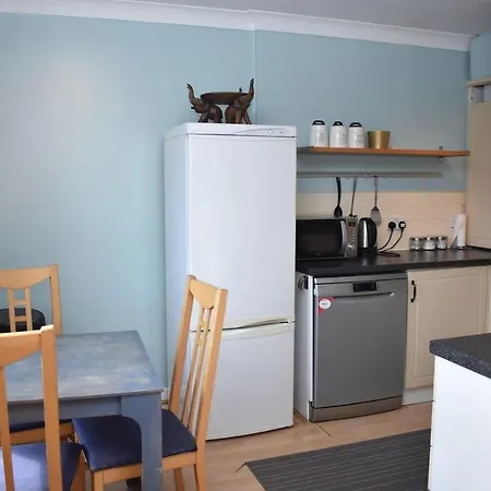 Convenient 2br 15 Mins To Princes St. *