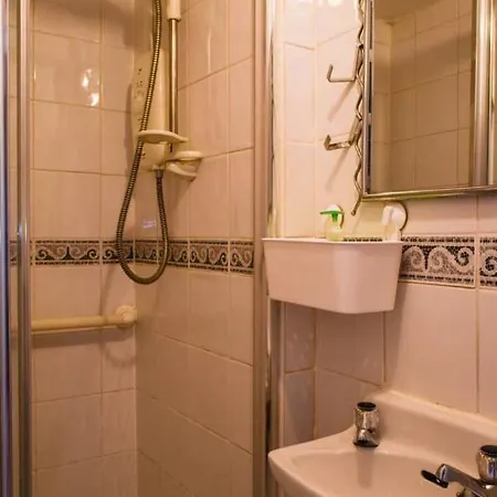Stylish 2 Bedroom By Castle *
