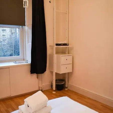 Stylish 2 Bedroom By Castle דירה