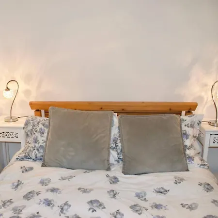 Bright And Modern With Pool And Rooftop Views Appartamento Edimburgo