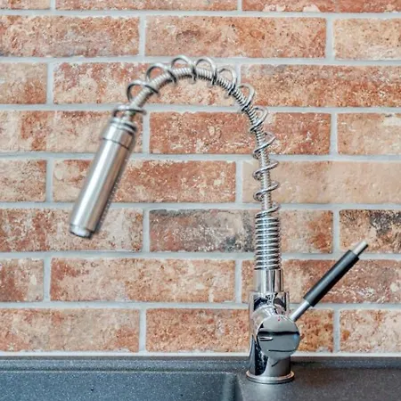 Bright 3 Bed Flat With Pool & Parking