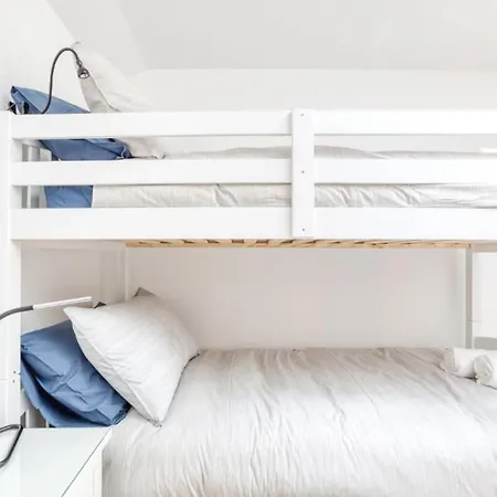 Апартаменты Bright 3 Bed Flat With Pool & Parking Эдинбург