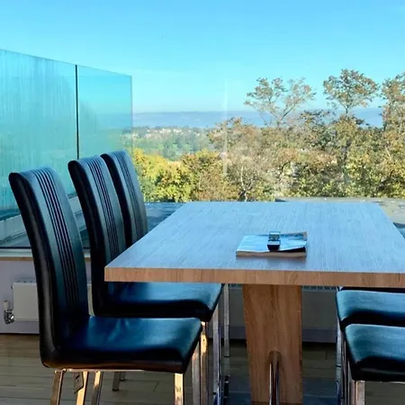 Incredible Penthouse With Roof Terrace Edinburgh