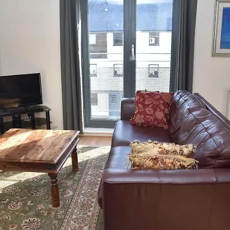 Convenient 2br 15 Mins To Princes St.