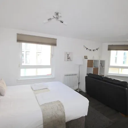 Apartament Lochrin By *