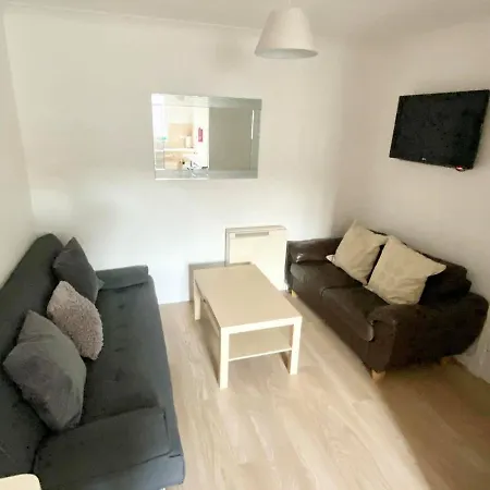 Haymarket Holiday Home, 3 Bedrooms & Parking *