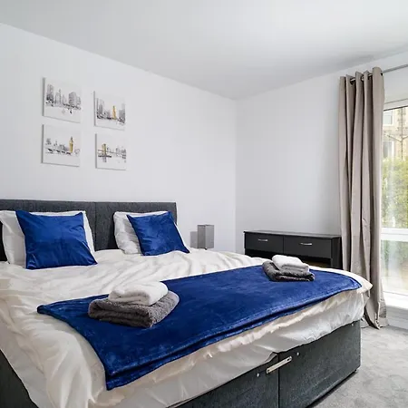 Roomy, Comfortable Near Main Attractions *