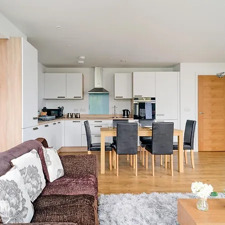 Roomy, Comfortable Near Main Attractions Appartamento
