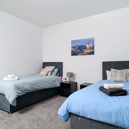 Roomy, Comfortable Near Main Attractions Appartamento Edimburgo