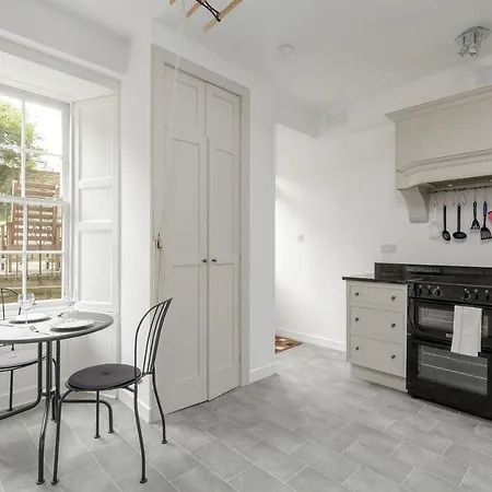 Altido Classic Main Door Entry 2-bedroom New Town With Garden * Edimburgo