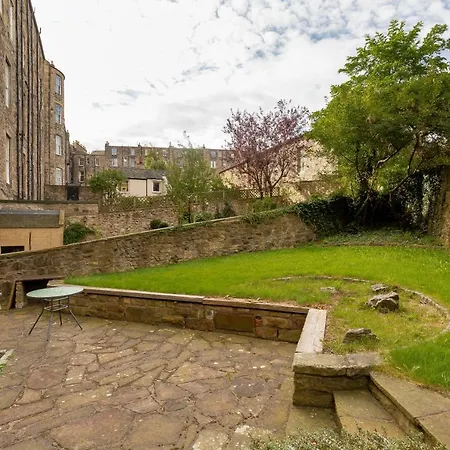 Altido Classic Main Door Entry 2-bedroom New Town With Garden Edimburgo