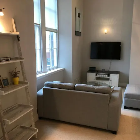 Daire Lovely Little 1 Bed With Private Parking