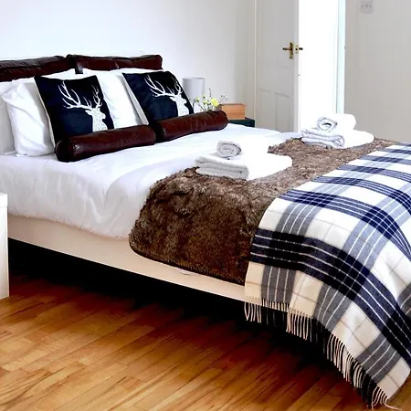 Apartment 100m² Loft, Fabulous Leith Shore Area For Up To 6 Edinburgh