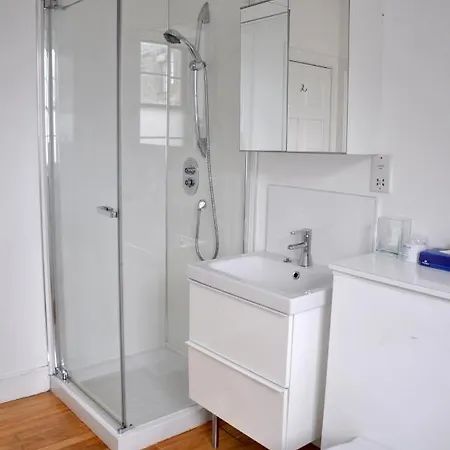 Apartment 100m² Loft, Fabulous Leith Shore Area For Up To 6