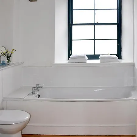 100m² Loft, Fabulous Leith Shore Area For Up To 6 *