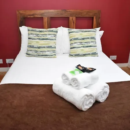 Spacious 2br W Parking, 10 Mins To Centre By Car Daire Edinburgh