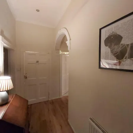 Large Homely Stylish Very Central Appartamento