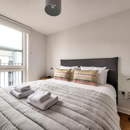 Stylish 2br Apt In By Guestready * Edinburgh