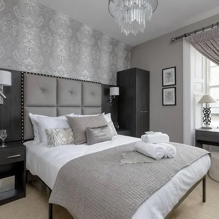 Elegant Flat Near Princes Street - Perfect Location, 24-7 Customer Support إدنبرة