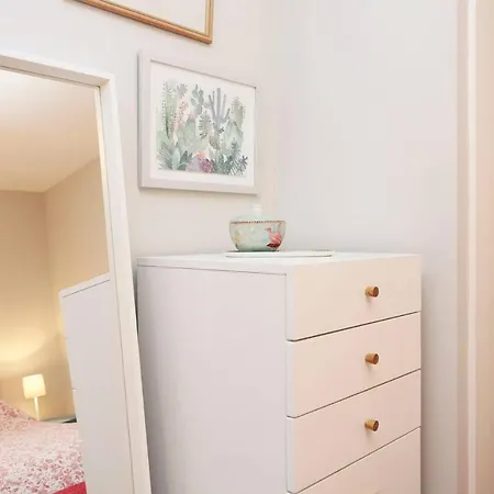 Joivy Vibrant Near Calton Hill Апартаменты Эдинбург