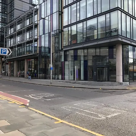 아파트 Haymarket Spacious 3 Bedroom Street Level 에든버러