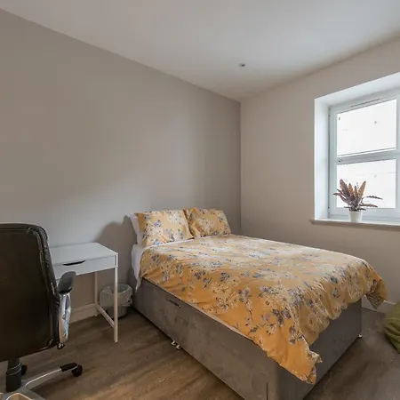 Haymarket Spacious 3 Bedroom Street Level Edimburgo