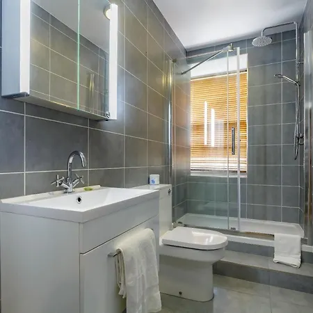 Altido Classic Main Door Entry 2-bedroom New Town With Garden Appartamento