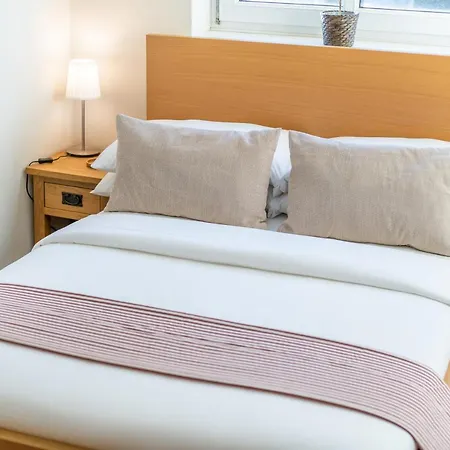 The Waverley Park Terrace * Edynburg