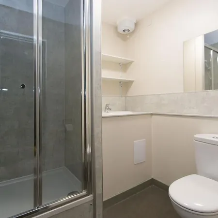 Destiny Student - Meadow Court Appartement *