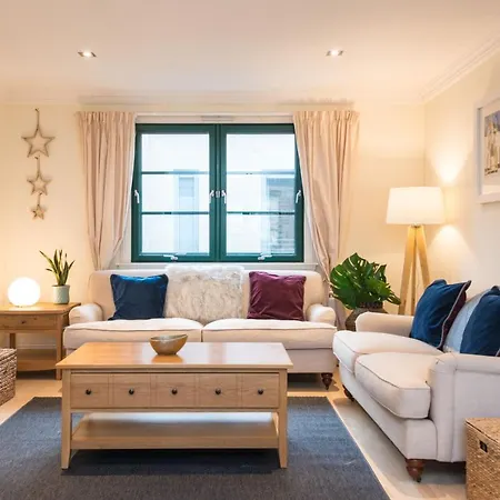 A Beautiful Mews House In A Centre *