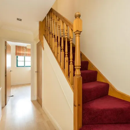 A Beautiful Mews House In A Centre