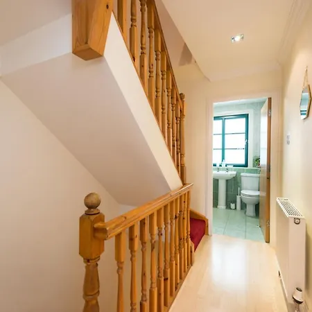 A Beautiful Mews House In A Centre *