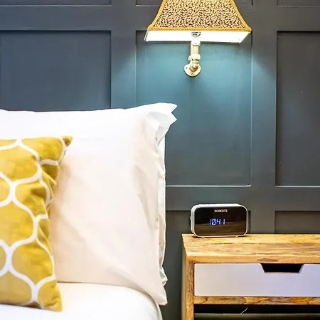 The Waverley Park Apartment