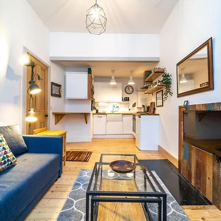 The Waverley Park Apartment