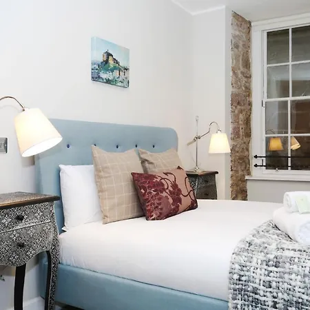 Joivy Beautiful 2 Bed Flat On The Royal Mile אדינבורו