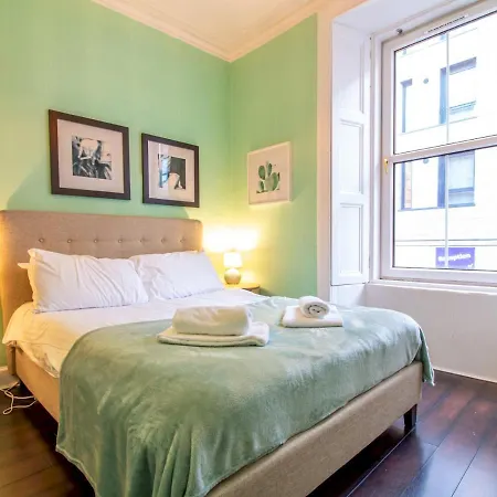 Chic & Stylish 2 Bed On Leith Walk *