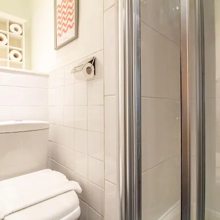 Chic & Stylish 2 Bed On Leith Walk Edinburgh