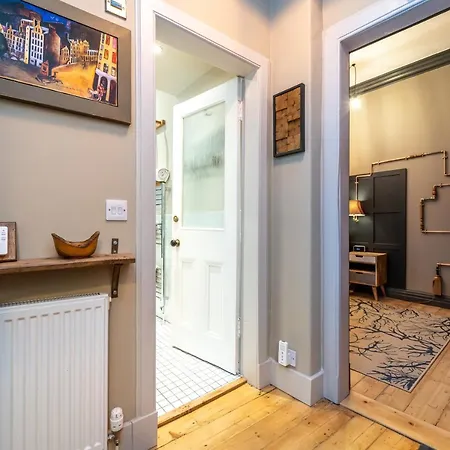 The Waverley Park Apartment