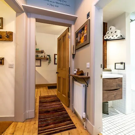 The Waverley Park Apartment *