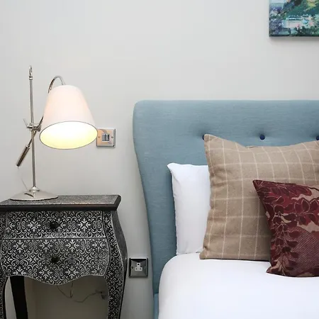 Joivy Beautiful 2 Bed Flat On The Royal Mile * エディンバラ