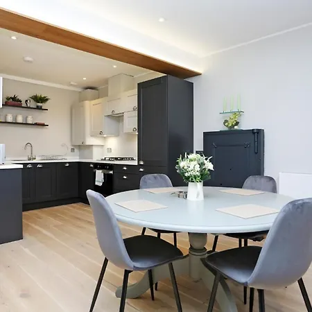 Joivy Beautiful 2 Bed Flat On The Royal Mile アパート