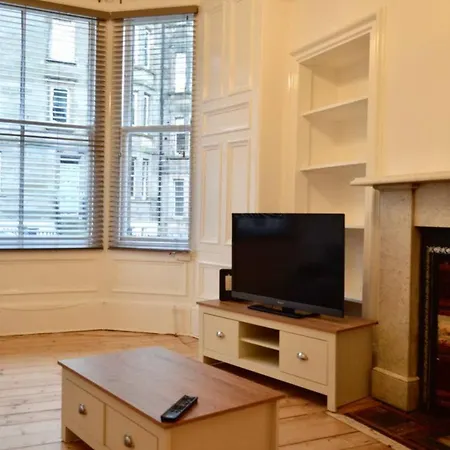 Apartment Bright And Modern Flat In The Centre Of *