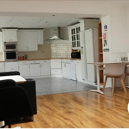 بيت شباب Edinburgh Hostel *