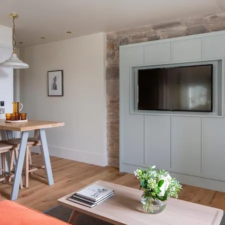 Abbey Apartments, At Holyrood